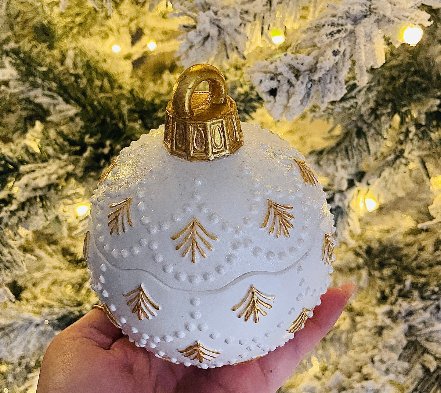 Frosted Fir - Christmas Bauble Candle - Vorbestellung