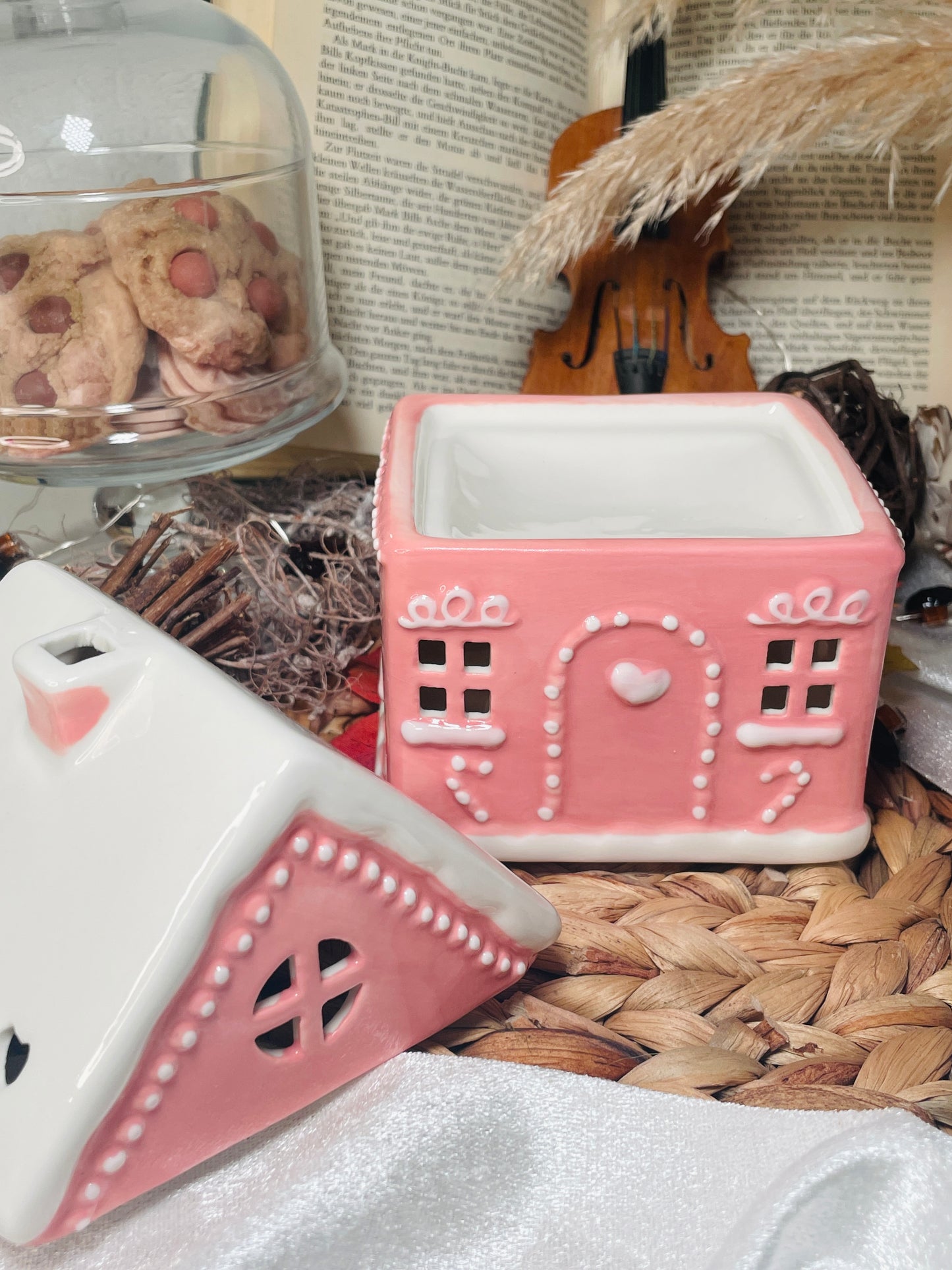 Rosa Lebkuchenhaus Wax Warmer