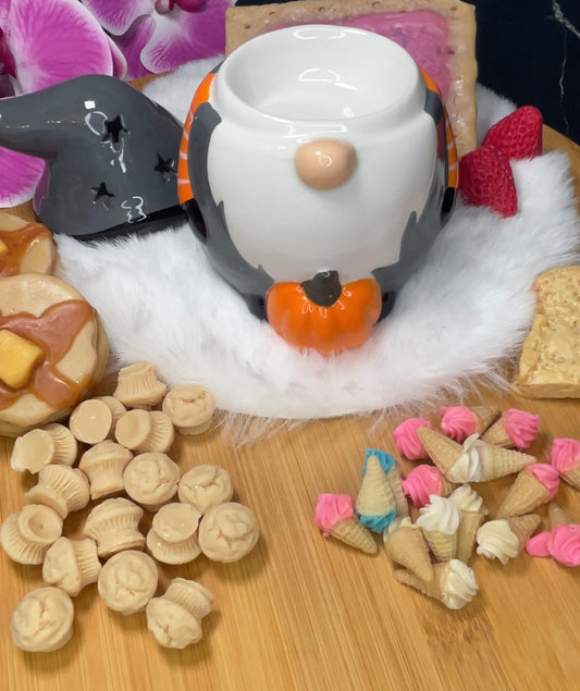 Halloween Gonk Wax Warmer, niedlicher Wax Melter mit Kürbis-Deko, perfekt für stimmungsvolle Halloween-Dekoration.