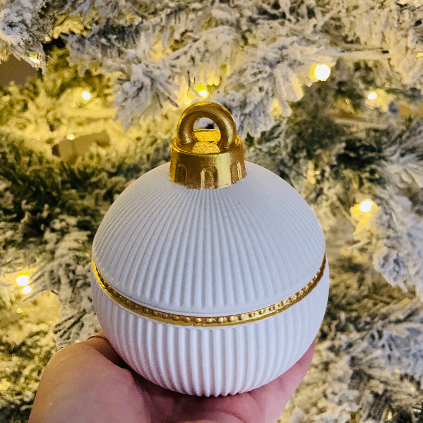 Golden Grace - Christmas Bauble Candle - Vorbestellung